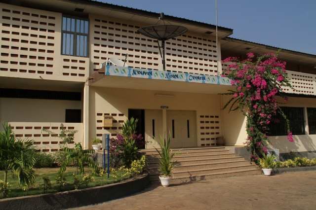 Front entrance to Nouvel Hotel