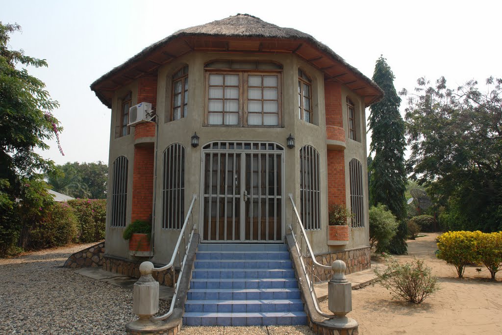 Front entrance to Saga Nyanza Resort