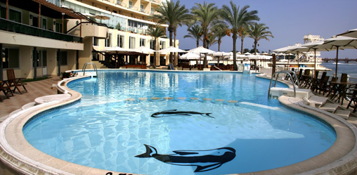 Outdoor pool area of Helnan Palestine