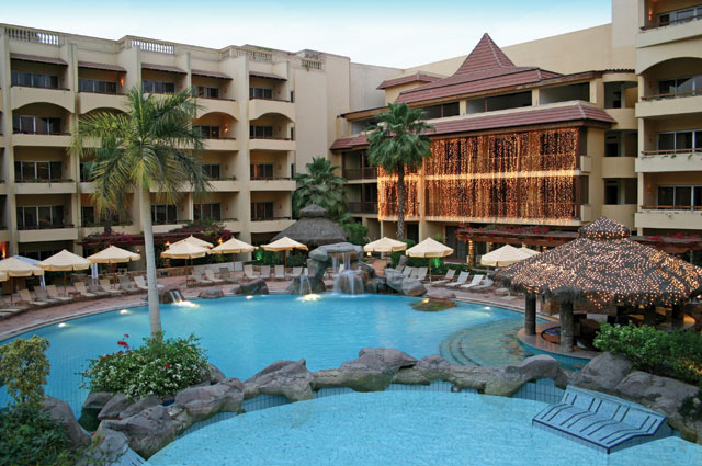 Outdoor pool area of Hotel Amarante Pyramids