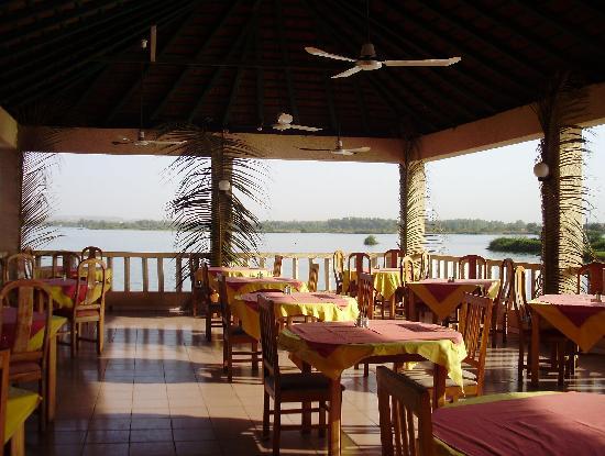 Outdoor dining area of Hotel Mande