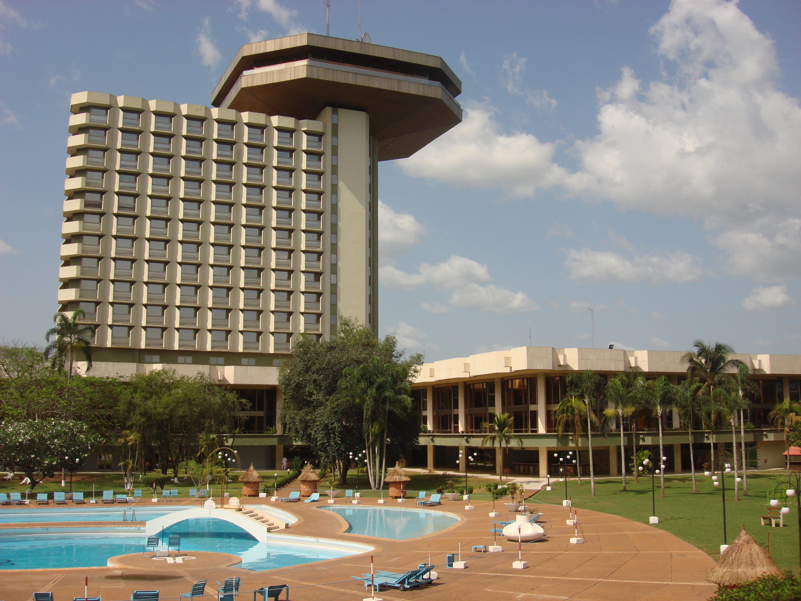 Outdoor pool area of Hotel President Yamoussoukro