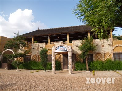 Entrance to Hotel La Falaise