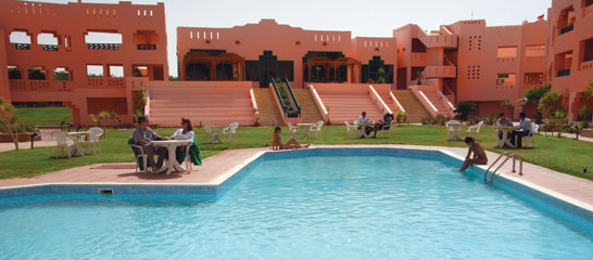 Outdoor pool area of Sol Y Mar Pioneers