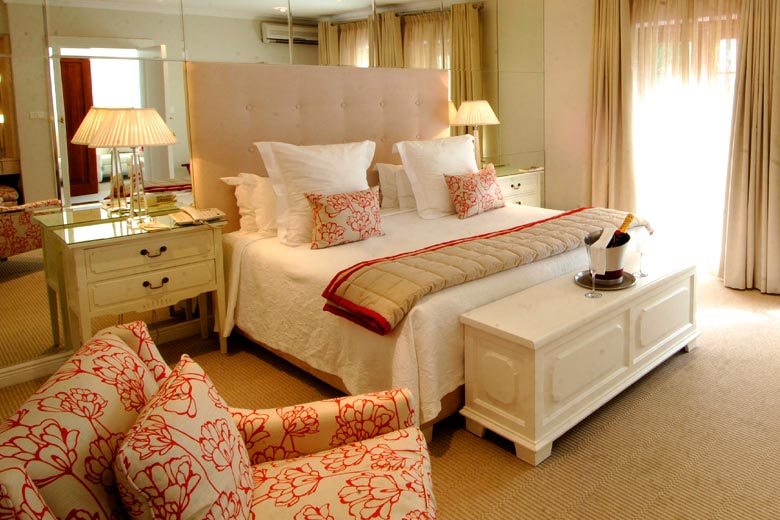 Hotel room with one bed